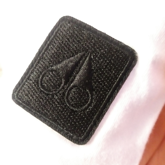 NWOT Moose Knuckles Shanghai Favorite City T-shirt - Picture 7 of 7